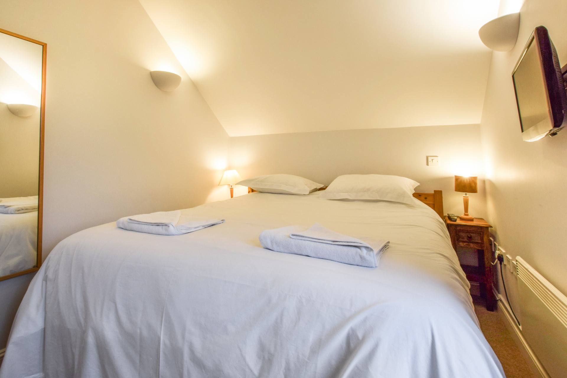 Cornerstone Cottage Cotswold Lower Mill Estate Spa Bedroom